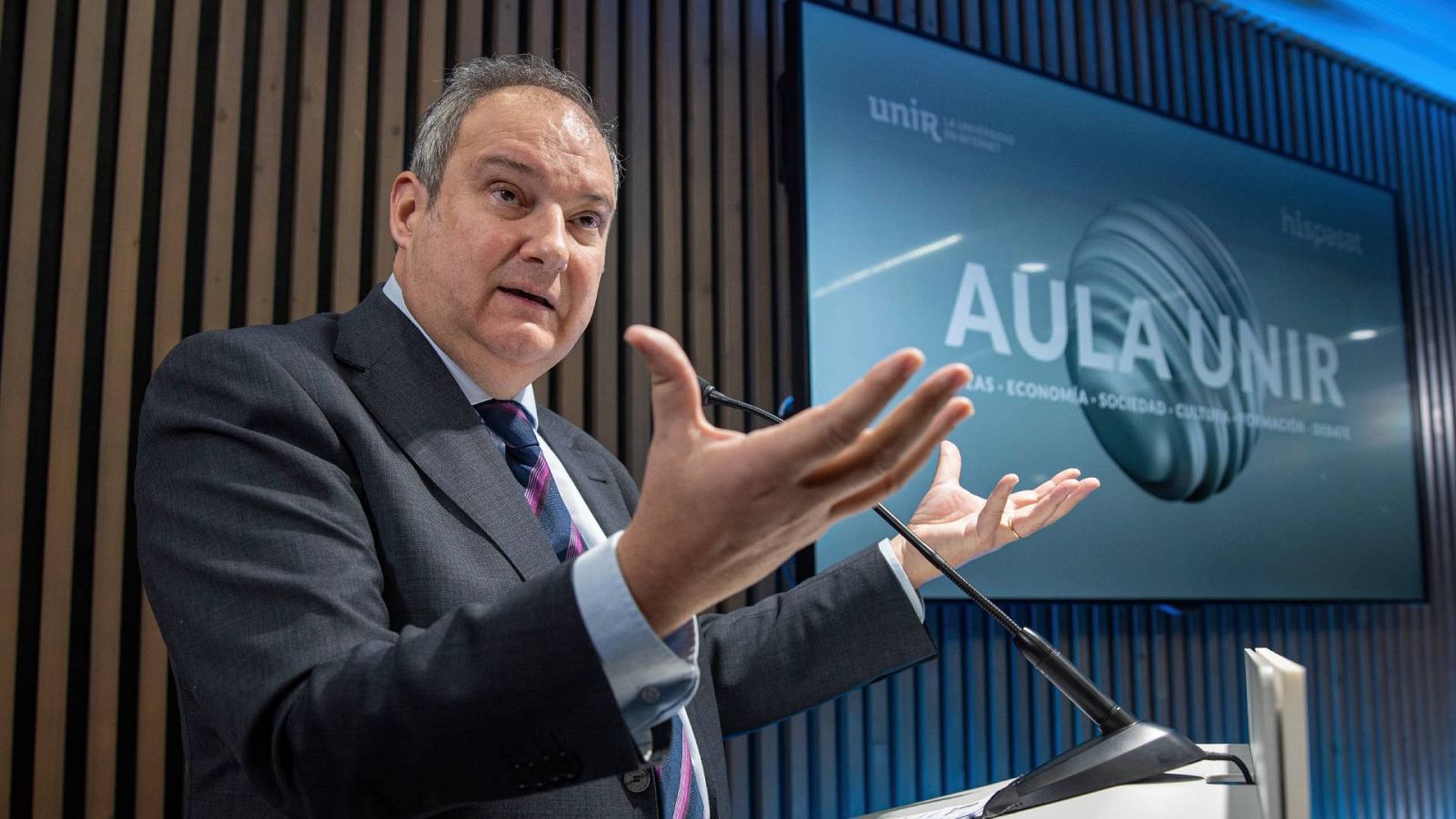 Jordi Hereu, nuevo ministro de Industria: durante una ponencia en Logroño