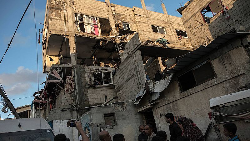 Mueren decenas de personas en un presunto bombardeo israelí contra una escuela en Gaza
