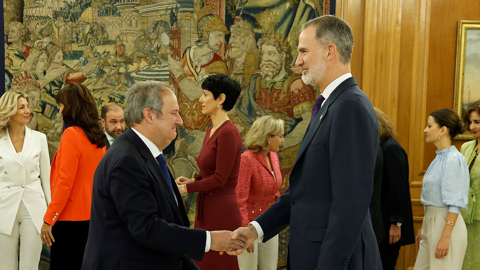 Jordi Hereu saluda el rei Felip VI després de prometre com a nou ministre d'Indústria