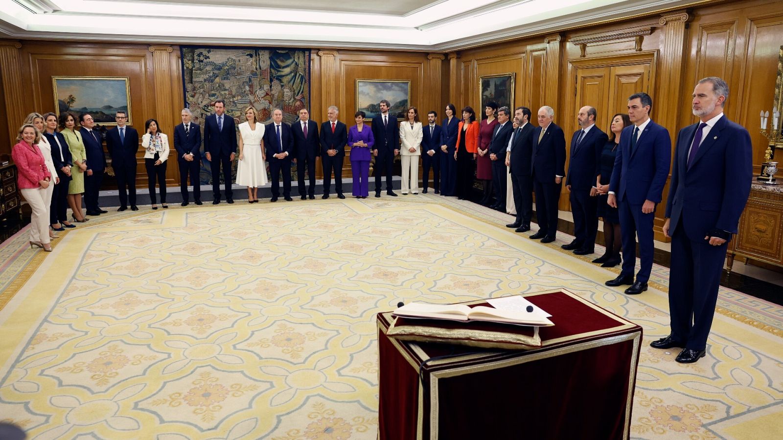Los 22 ministros del nuevo Gobierno de Pedro Sánchez tras haber prometido sus cargos ante el rey Felipe VI 