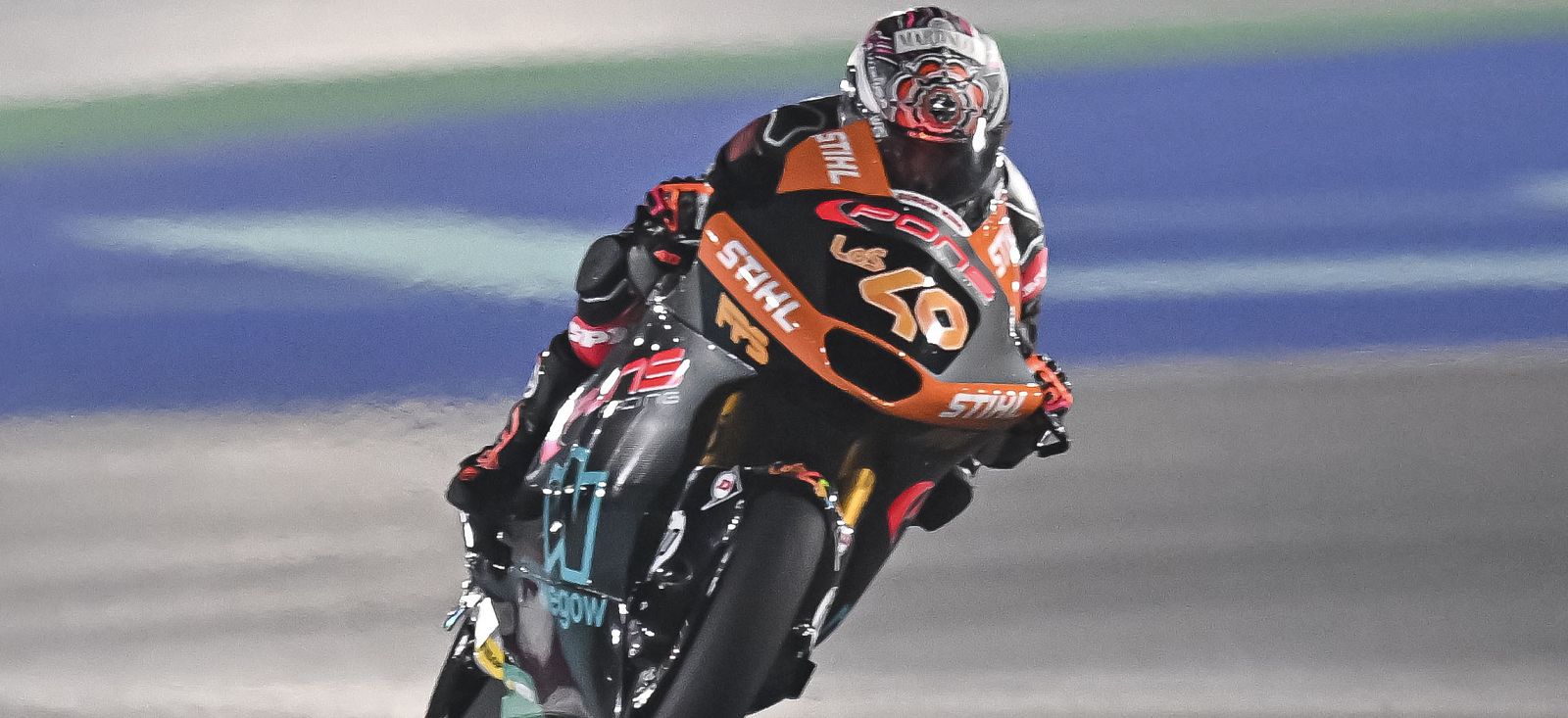 Arón Canet logra la pole en Valencia en Moto2