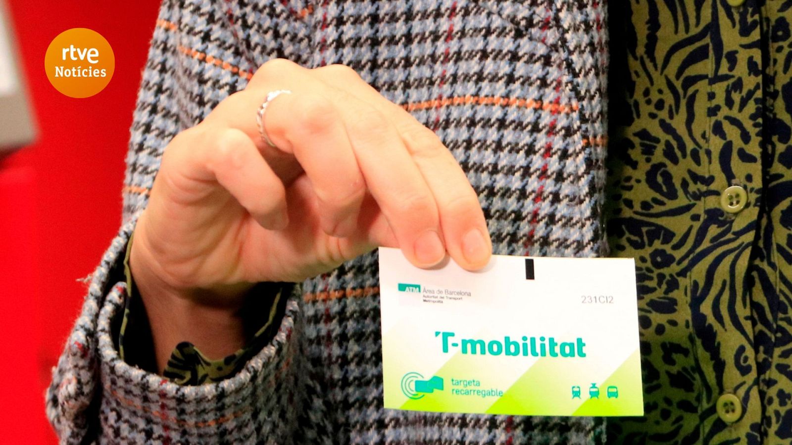 Es comencen a vendre les targetes de cartró de la T-Mobilitat