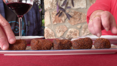 Croquetas de morcilla y pera: el entrante perfecto para estas navidades