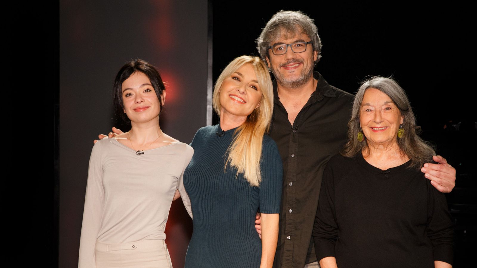 Anna Castillo, Cayetana Guillén Cuervo, David Martín de los Santos y Petra Martínez en 'Versión Española'