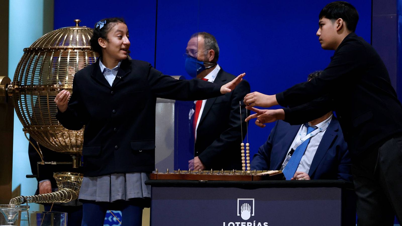 Las polémicas de la lotería de Navidad: los niños de San Ildefonso cantan el quinto premio del sorteo de la Lotería de Navidad 2021