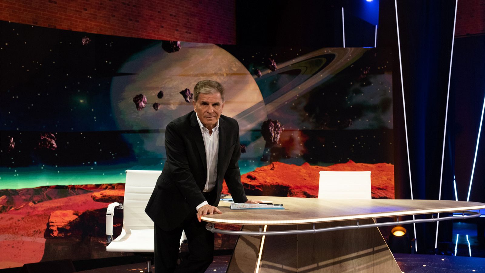 Pedro Ruiz en el plató de 'Nada del otro mundo'