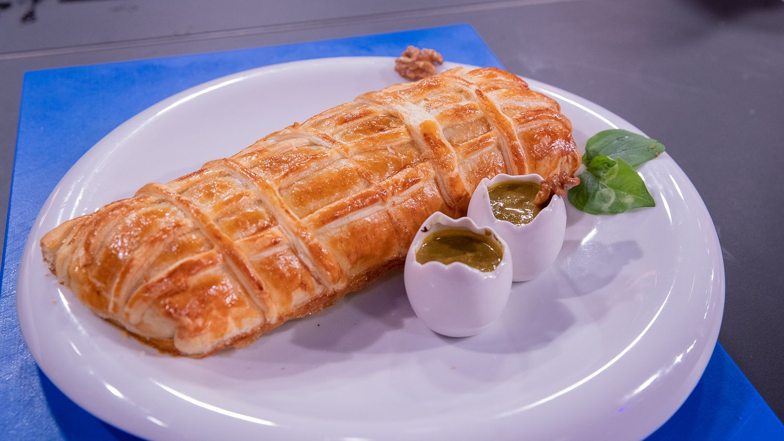 Receta de Hojaldre de espinacas, setas y frutos secos de Inés Poza e Indhira