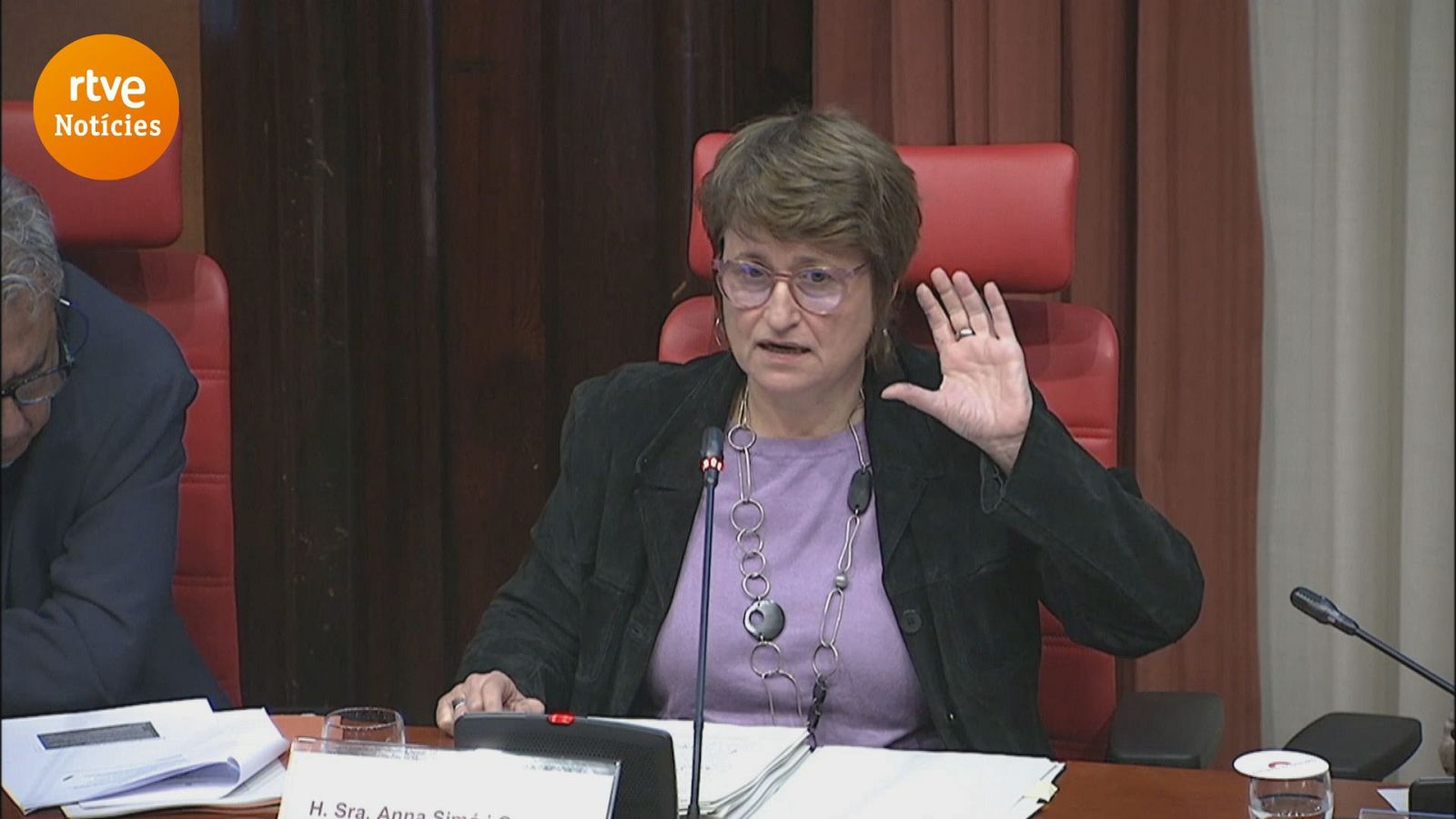 La consellera d'Educació, Ana Simó, explica al Parlament els resultats de l'informe PISA