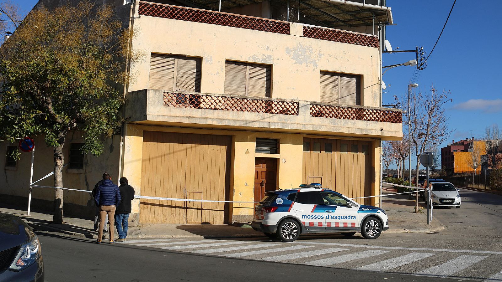 Façana de l'habitatge situat al número 13 del carrer Segarra de Tàrrega