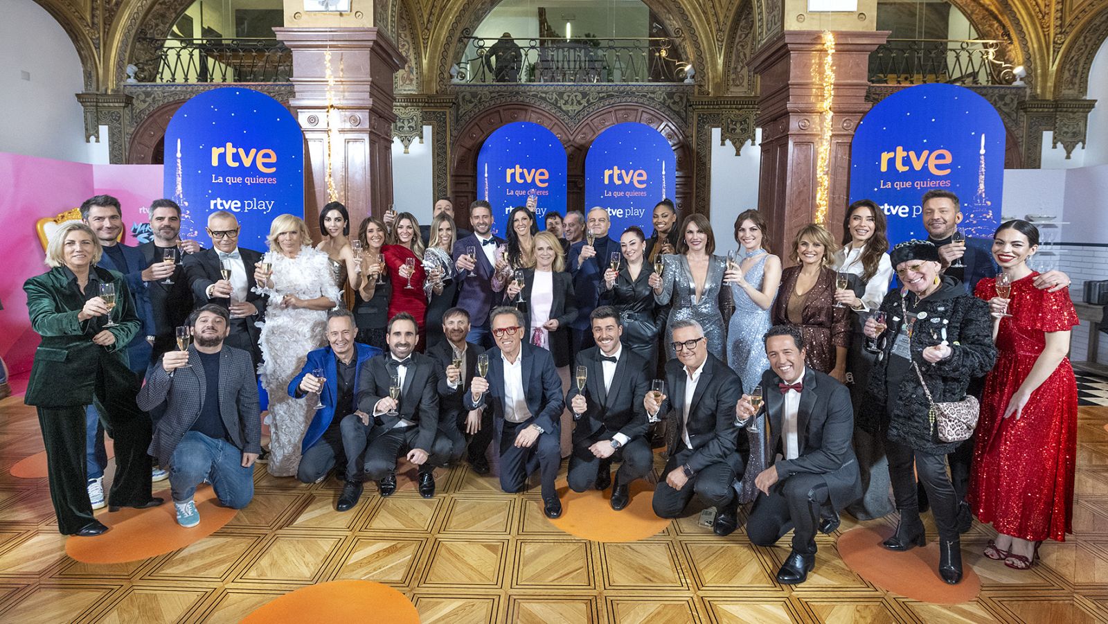 Brindis de Navidad en la presentación de RTVE