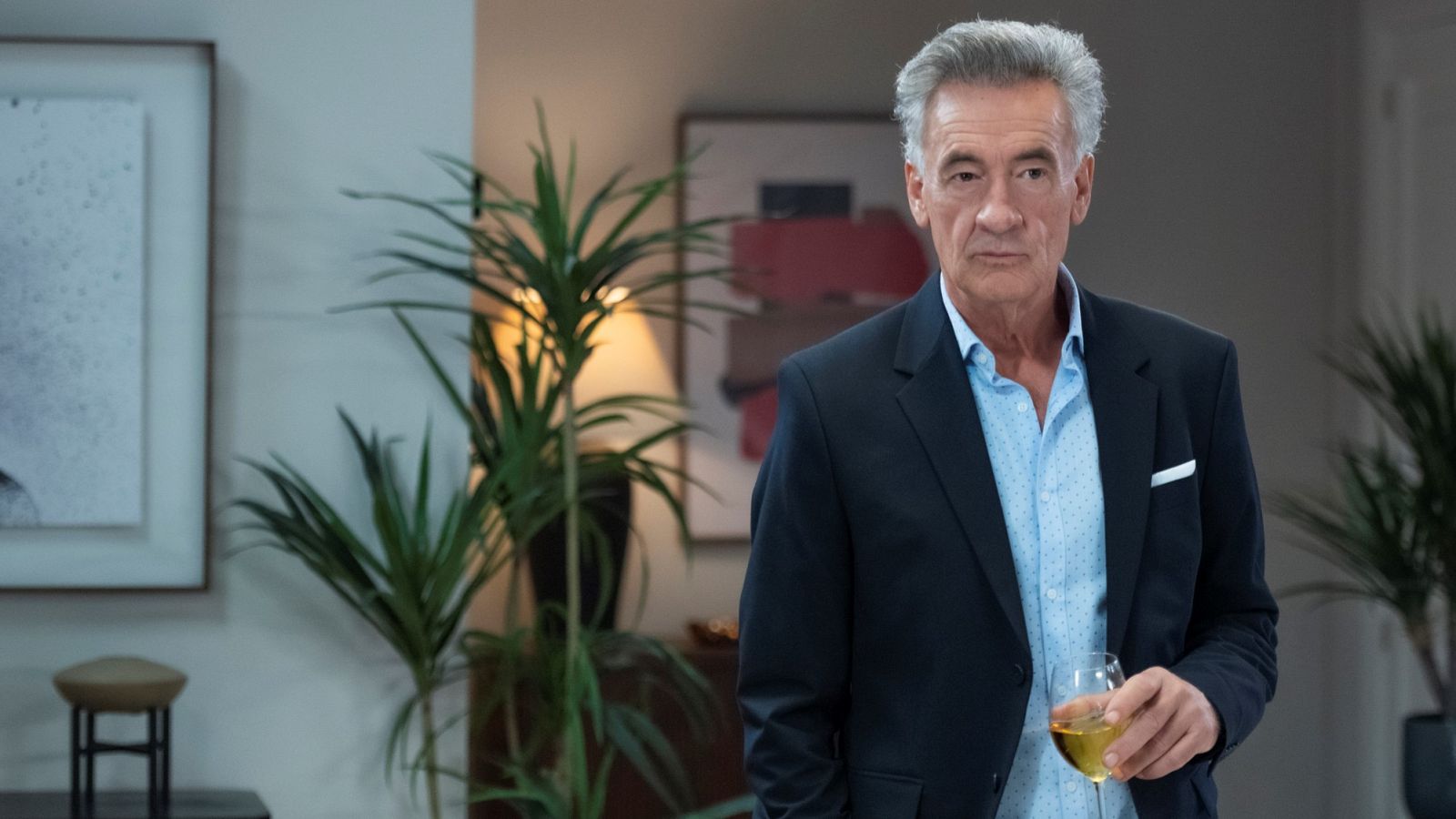 '4 estrellas' | Rafael Albalad, interpretado por Francis Lorenzo