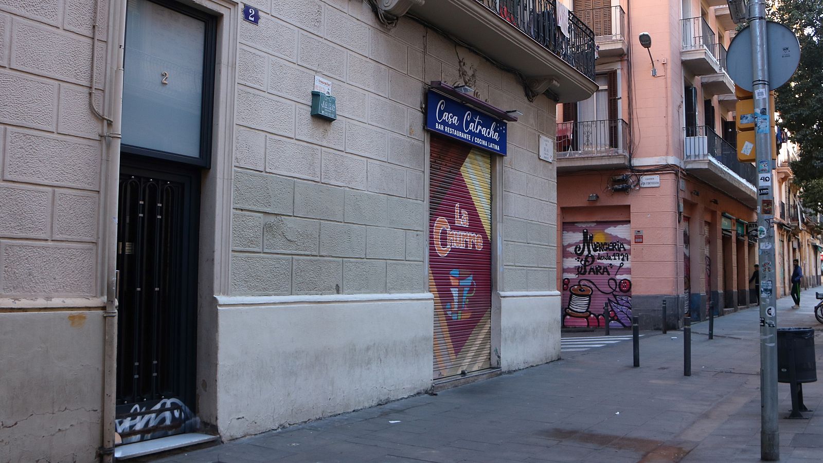 El carrer Blai del barri del Poble-sec de Barcelona, on ha mort tirotejat un home de 32 anys