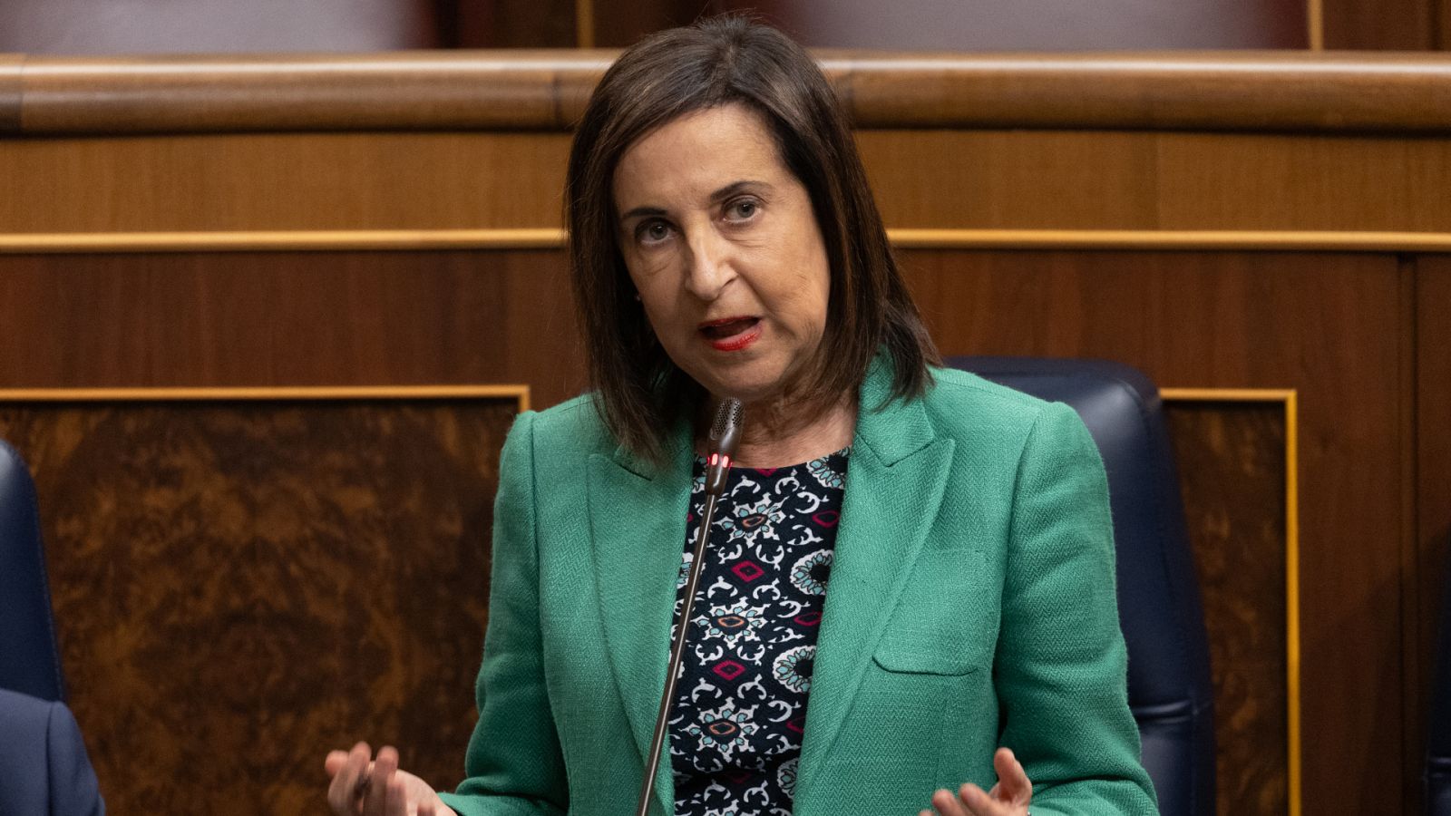 La ministra de Defensa, Margarita Robles, interviene durante una sesión de control al Gobierno en el Congreso de los Diputados