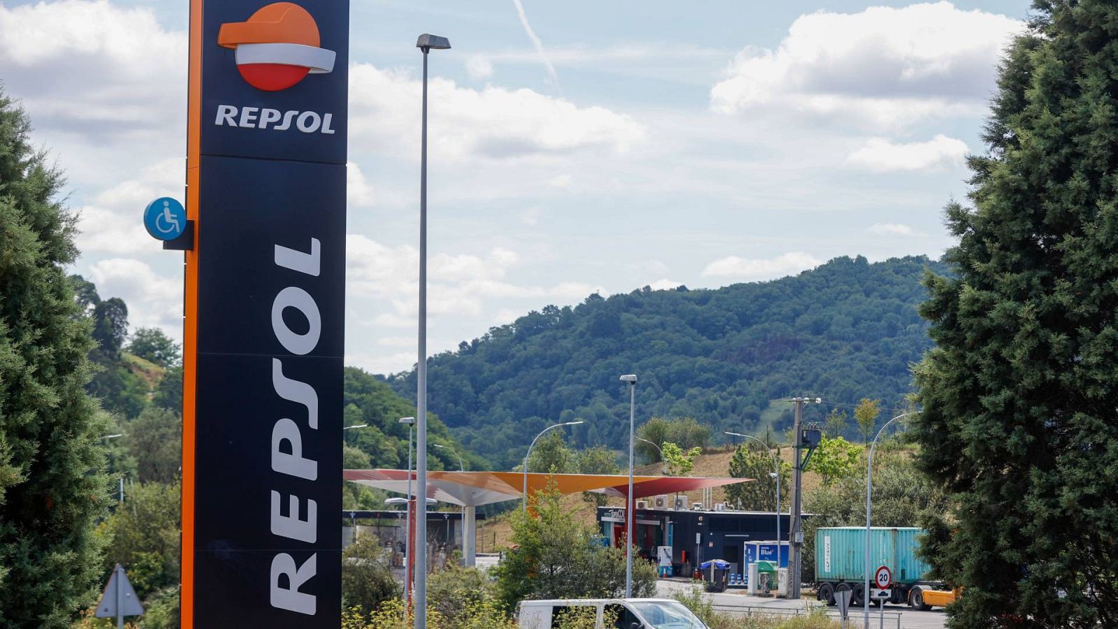 La CNMC investiga a la gasolinera Repsol: una gasolinera en Bilbao en una imagen de archivo