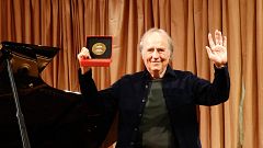 80 anys de Joan Manuel Serrat, en imatges i cançons