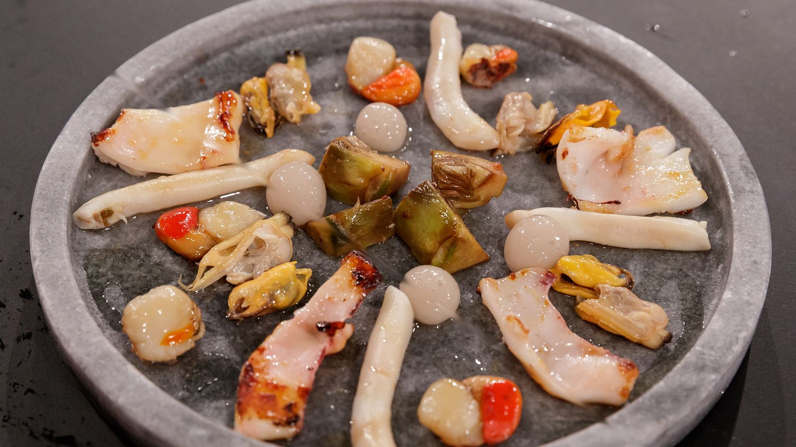 Receta de Menestra marina con alcachofas y esferificaciones de champiñón de Loreto de MasterChef Junior 10