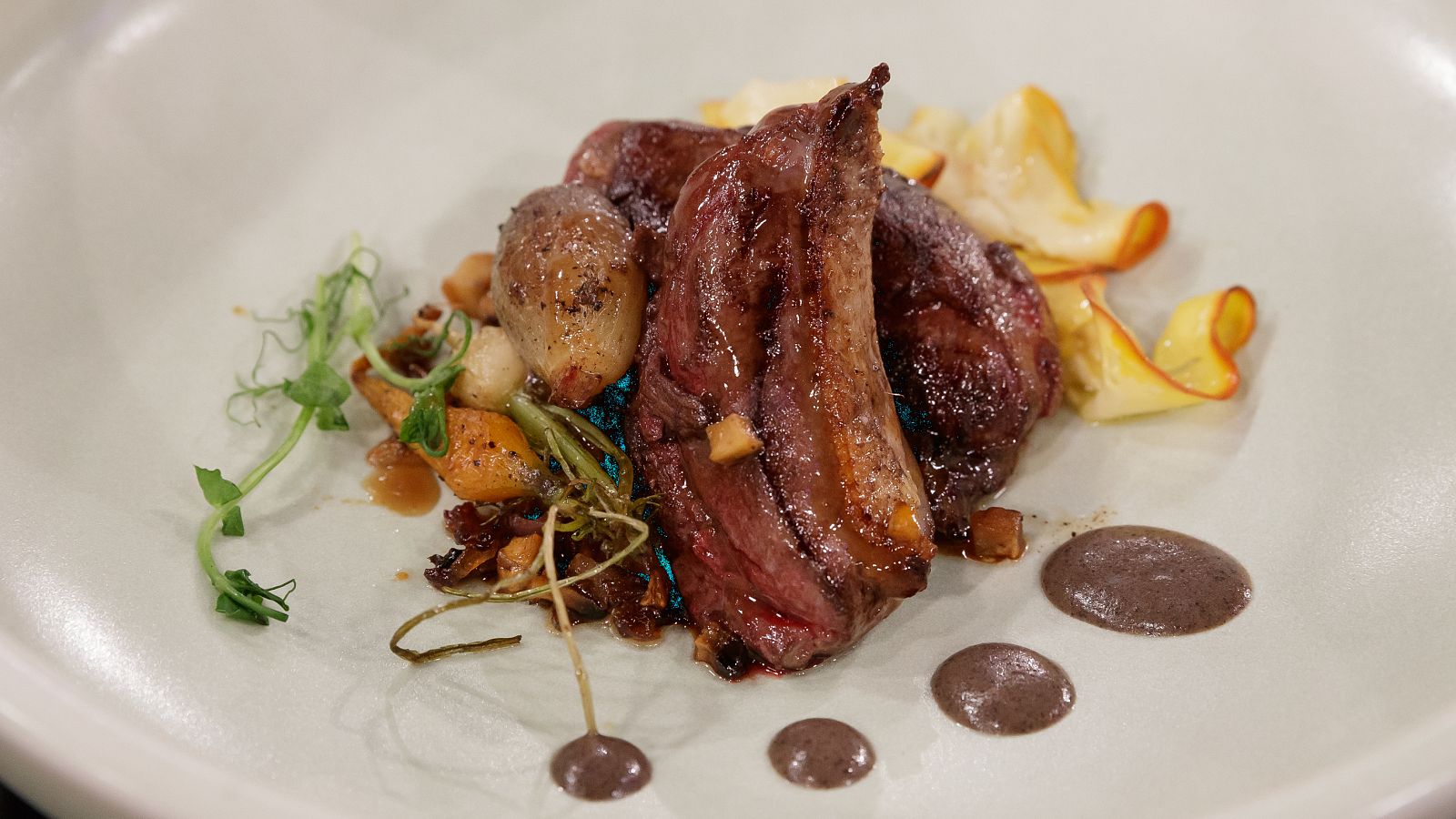 Receta de Pechuga de pichón asada con jugo trufado de Estanis de MasterChef Junior 10