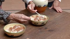 El postre manchego que enamoró a la Reina Isabel II: la bizcochá