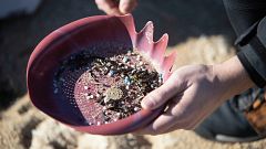 La Fiscalía de Medio Ambiente abre diligencias por el vertido de pellets en la costa gallega al ver "indicios de toxicidad"
