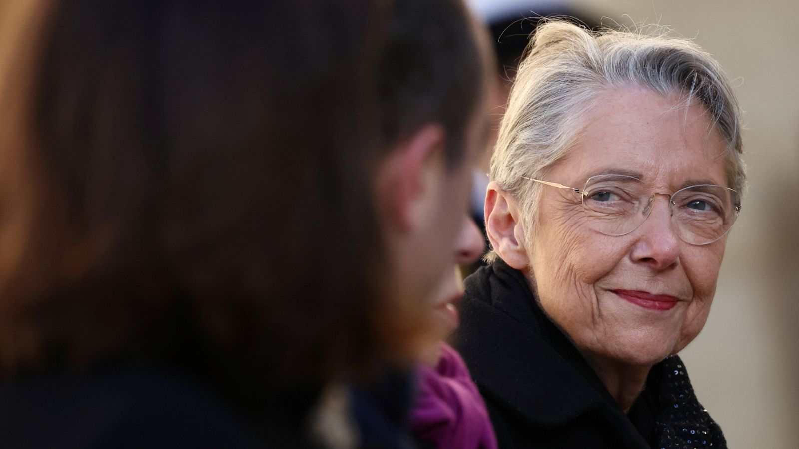 Dimite la primera ministra de Francia, Elisabeth Borne