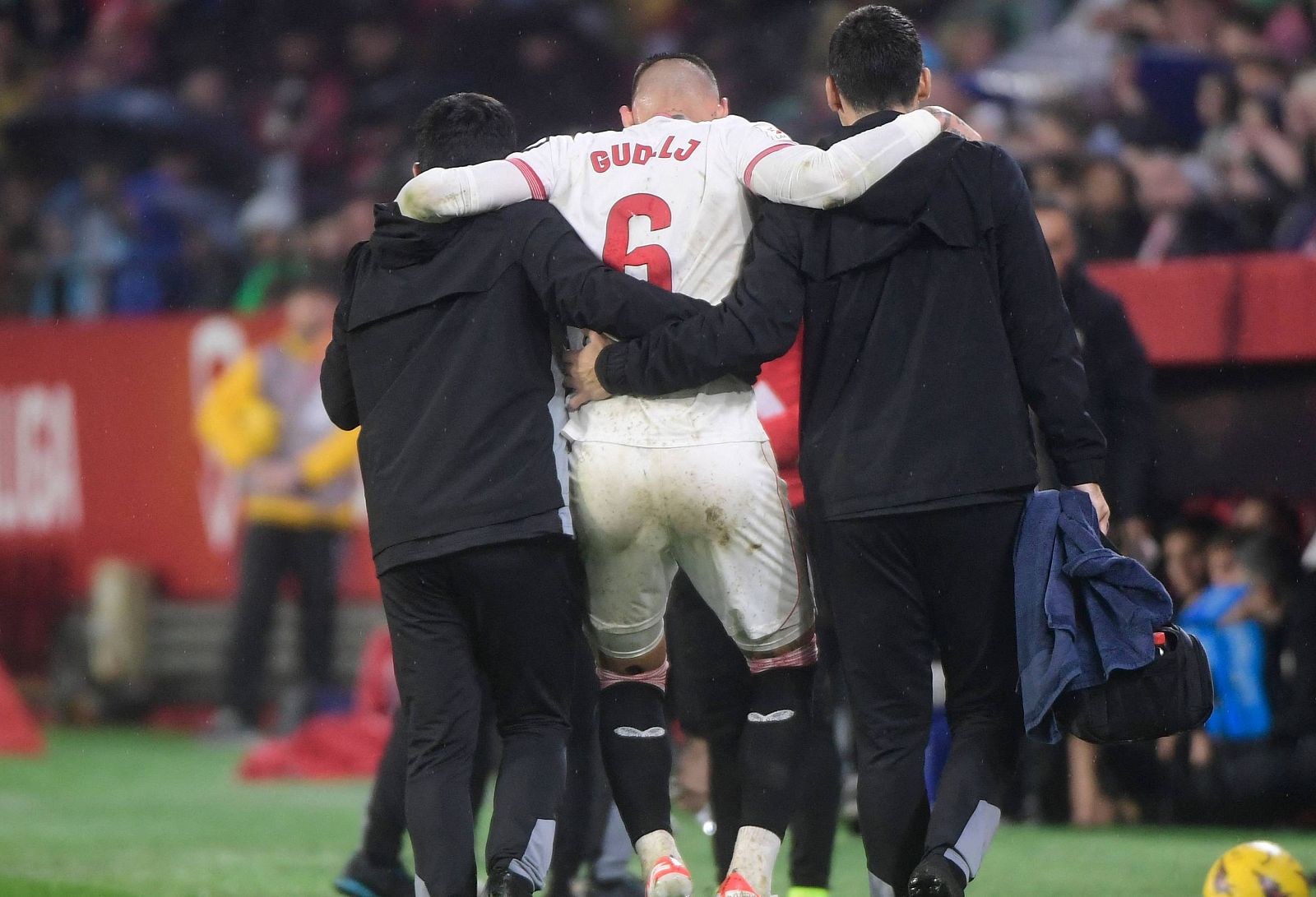 Nemanja Gudelj sufre una rotura de menisco externo