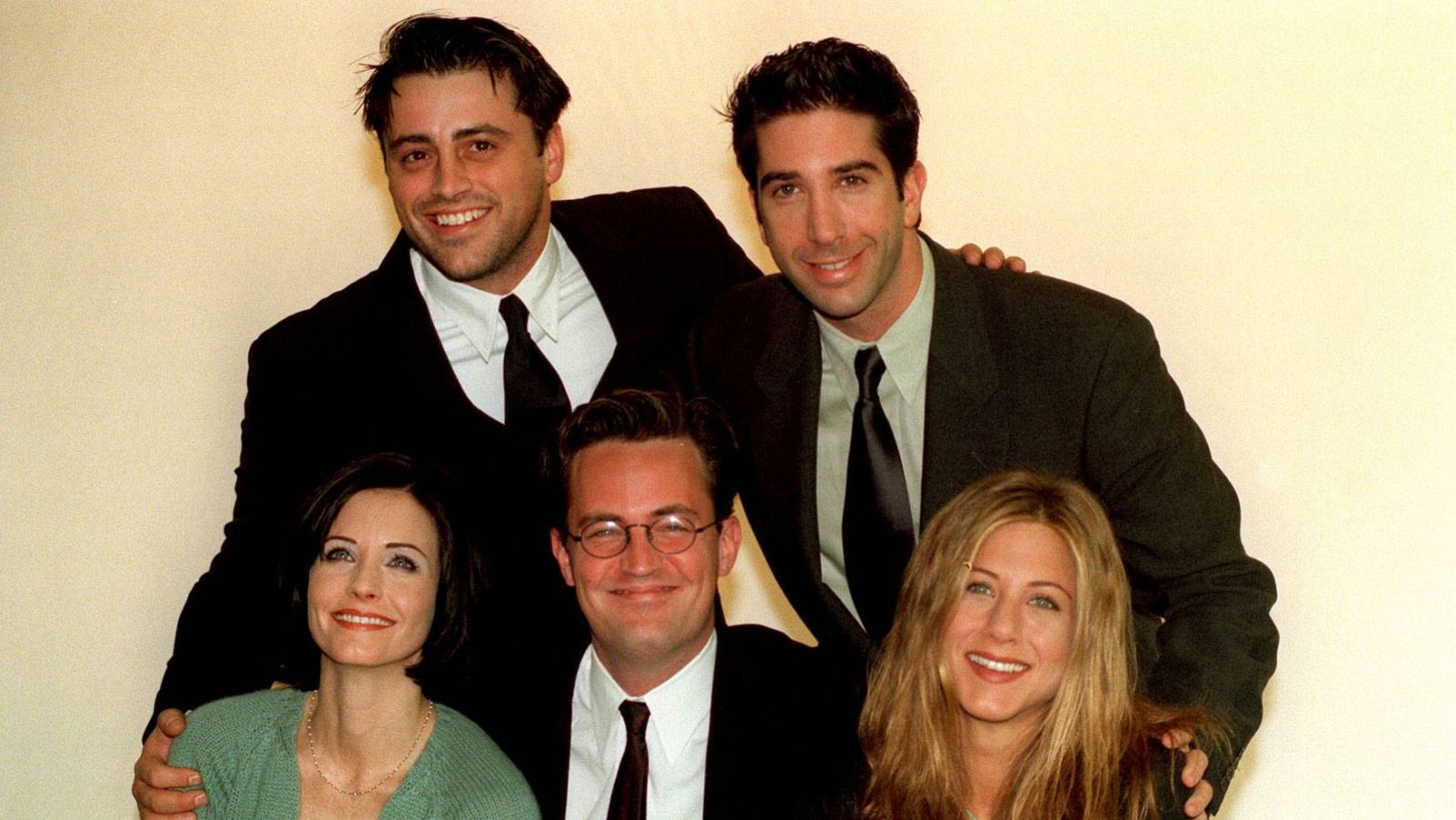 Subastan guiones originales de 'Friends' rescatados de un cubo de basura por un valor que ronda los 600 y 900 euros
