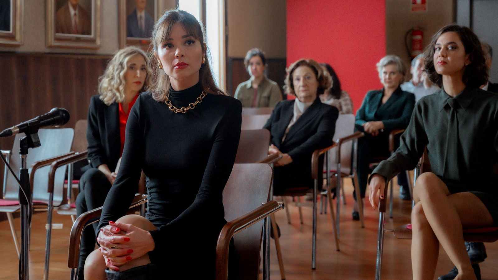 '4 estrellas' | Marta, Silvia y Paula en el juicio (Largo)