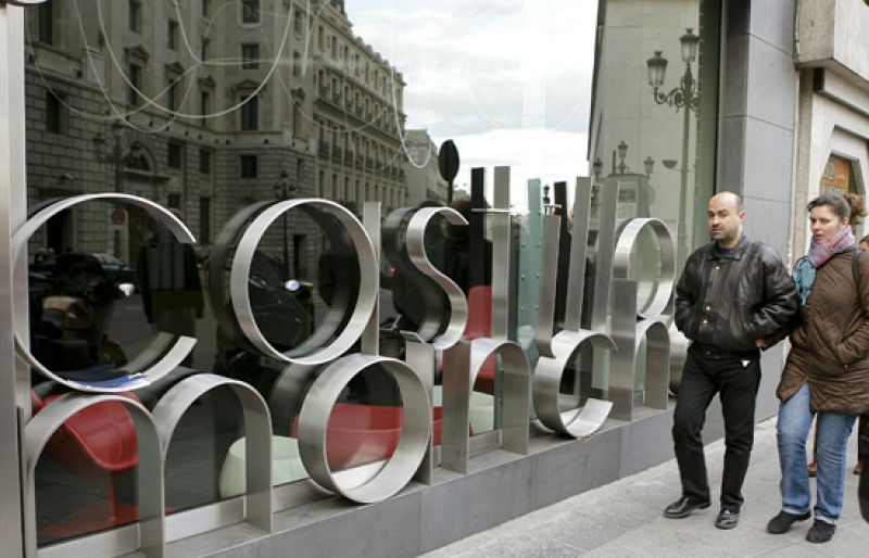 Una caja cercada por el ladrillo