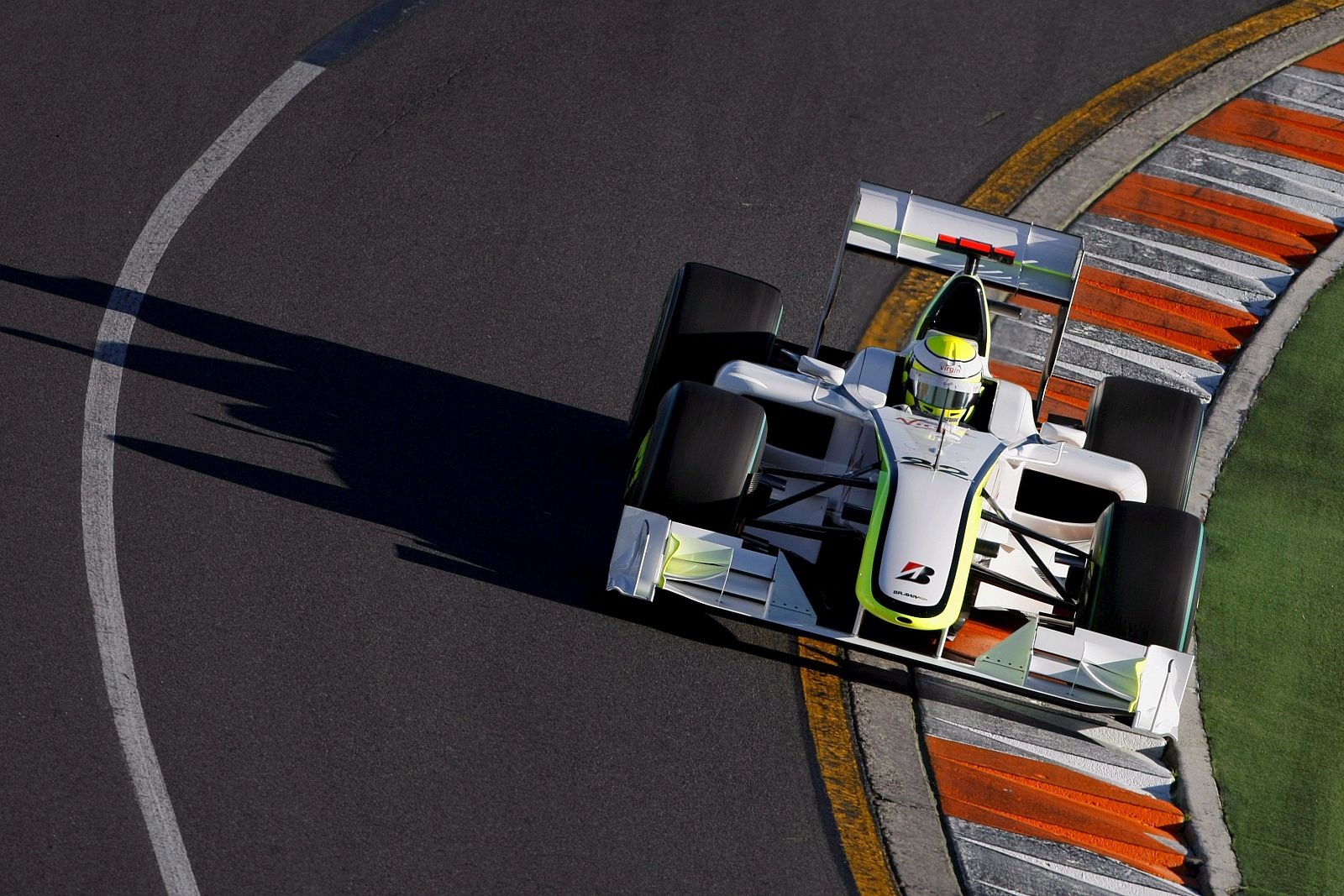 Jenson Button, en su monoplaza, en el GP de Australia