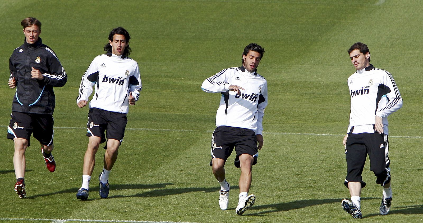 Guti, Parejo, Torres y Casillas entrenando con el Madrid