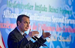 Zapatero adelanta su regreso a España mientras crecen los rumores sobre el cambio de Gobierno