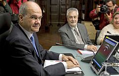 Chaves renuncia al acta de diputado andaluz y a la Presidencia de la Junta