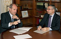 Chaves aborda con Blanco el desarrollo de las infraestructuras y los transportes en las autonomías