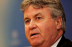 Hiddink admira al Barcelona
