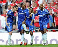 Drogba asesta un duro castigo al Arsenal