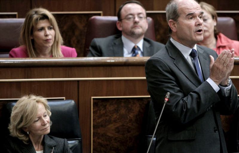 Salgado y Chaves se estrenan en el Congreso con duras críticas del PP