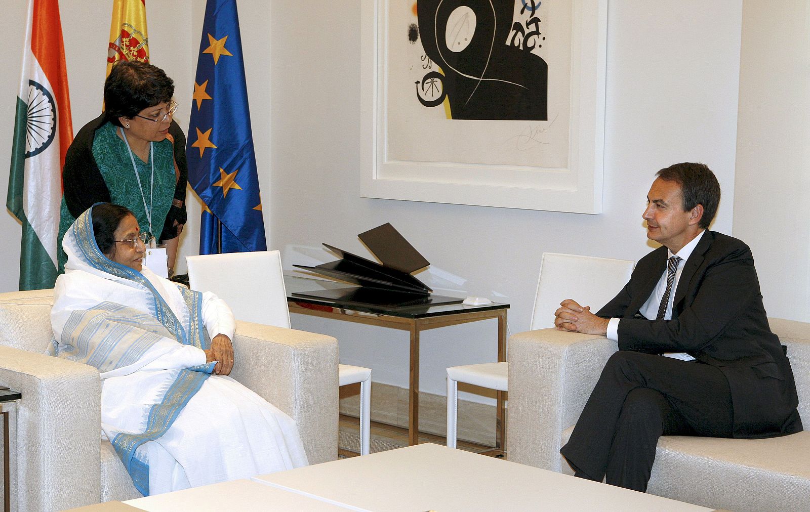 ZAPATERO RECIBE A LA PRESIDENTA INDIA