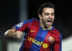 Xavi busca ideas para celebrar un gol