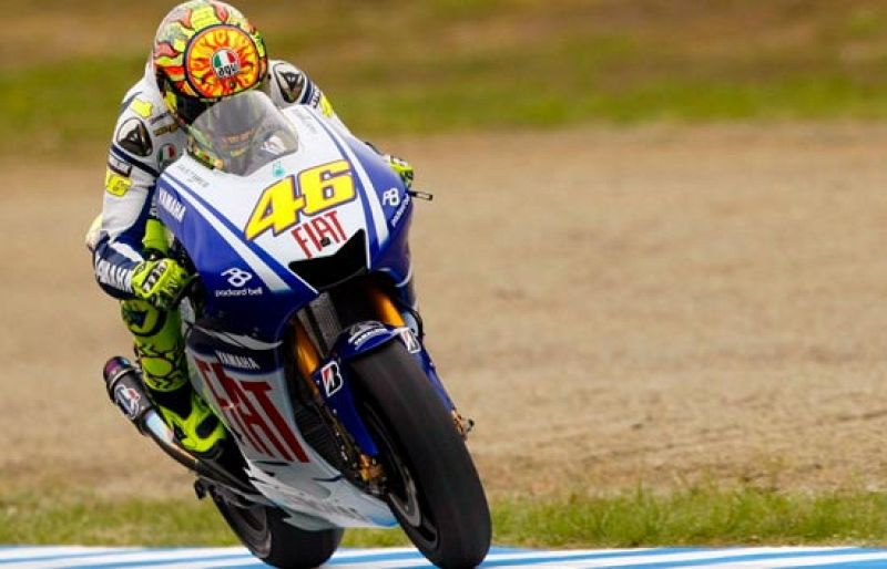 Rossi enseña los dientes en Japón