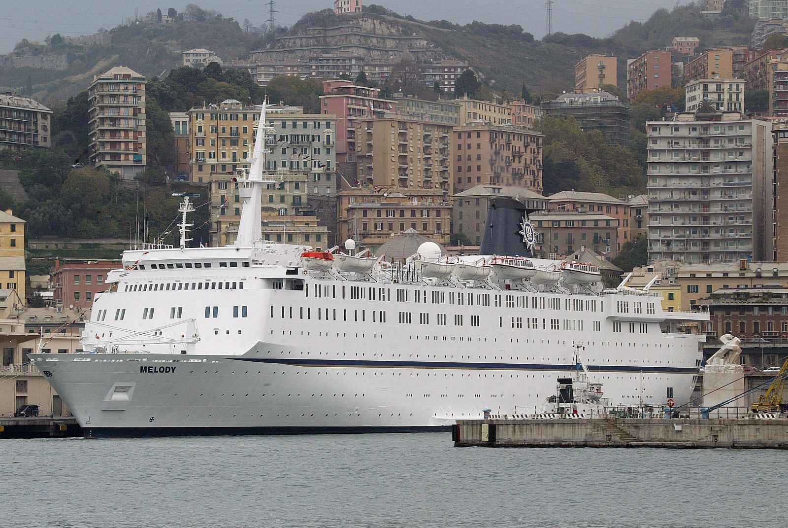 Crucero italiano atacado por piratas