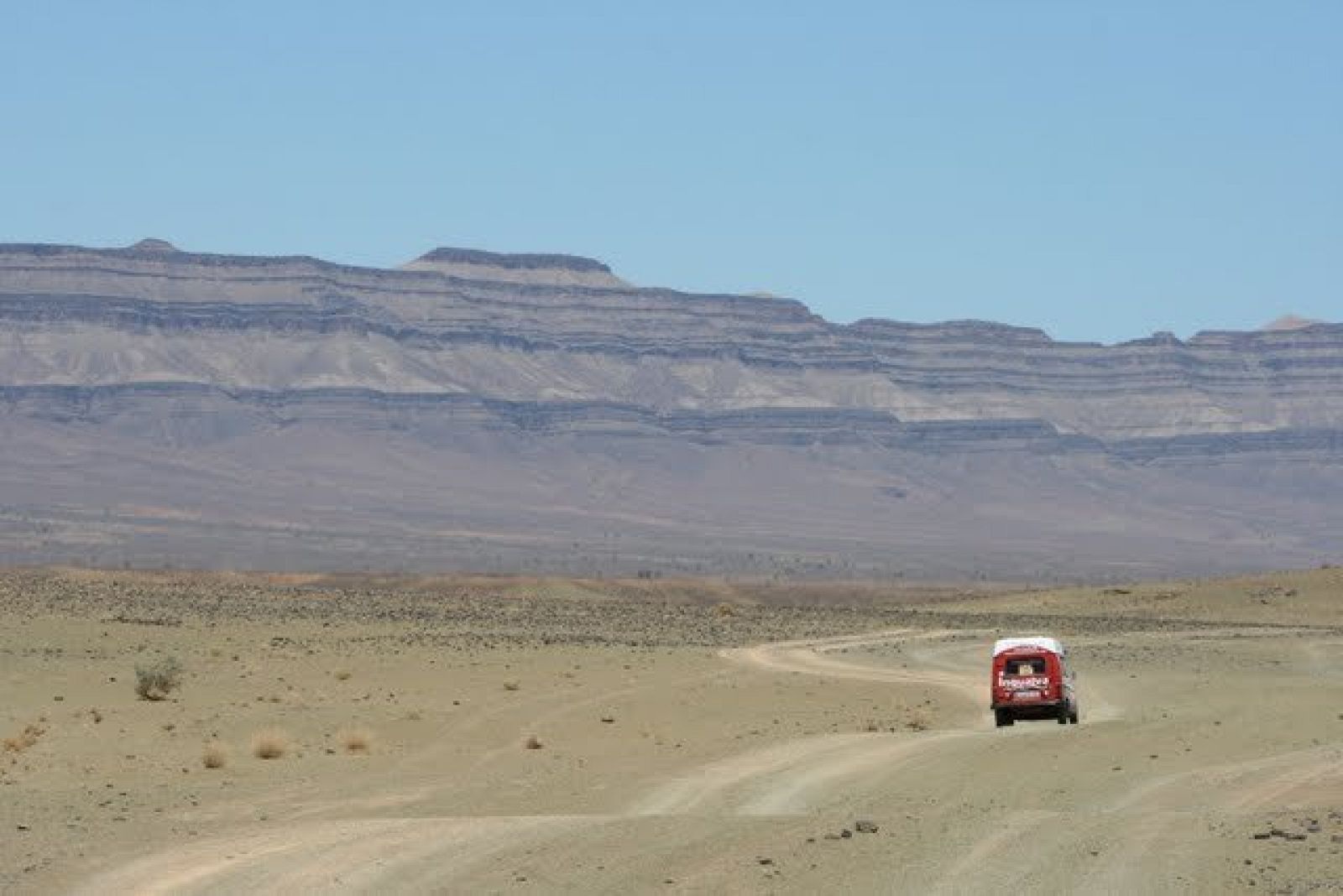 RAFAEL CORREA VOTA EN LAS ELECCIONES GENERALES EN ECUADOR