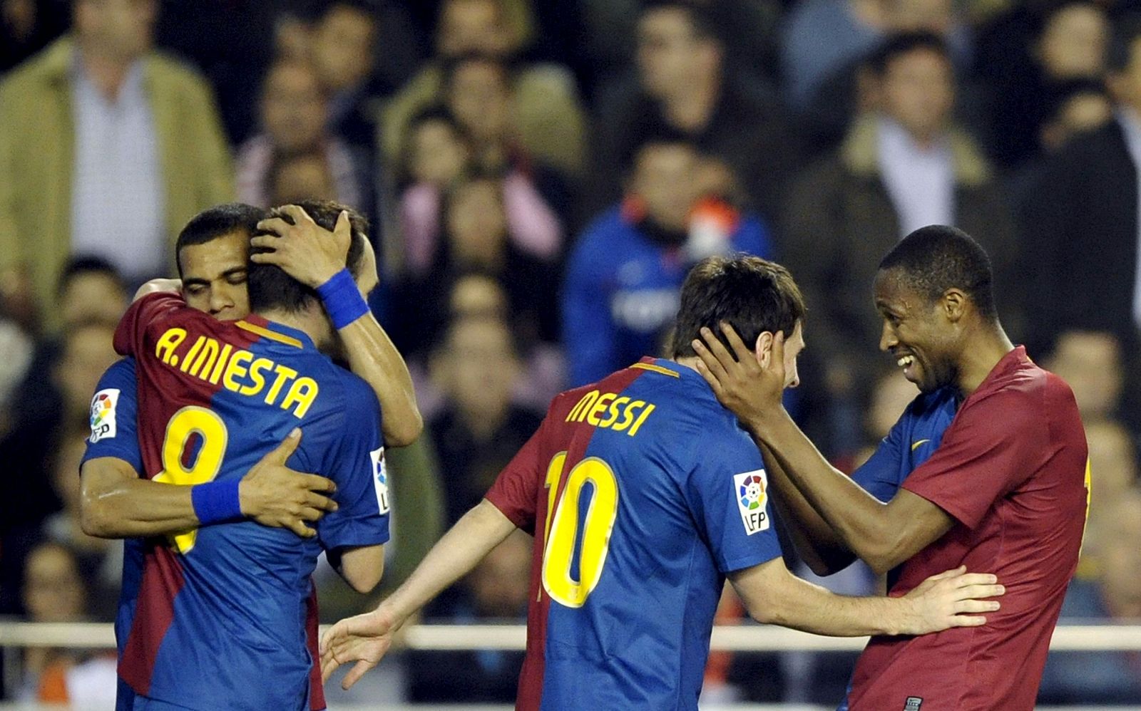 Los jugadores del Barça celebran el gol de Messi al Valencia