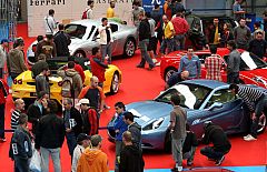 Miles de trabajadores del metal ocupan y cierran el Salón del Automóvil de Vigo