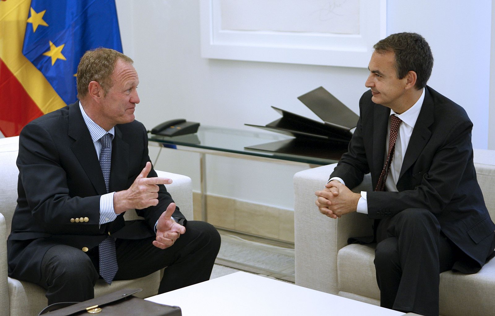 José Luis Rodríguez Zapatero conversa con el presidente de Renault-España