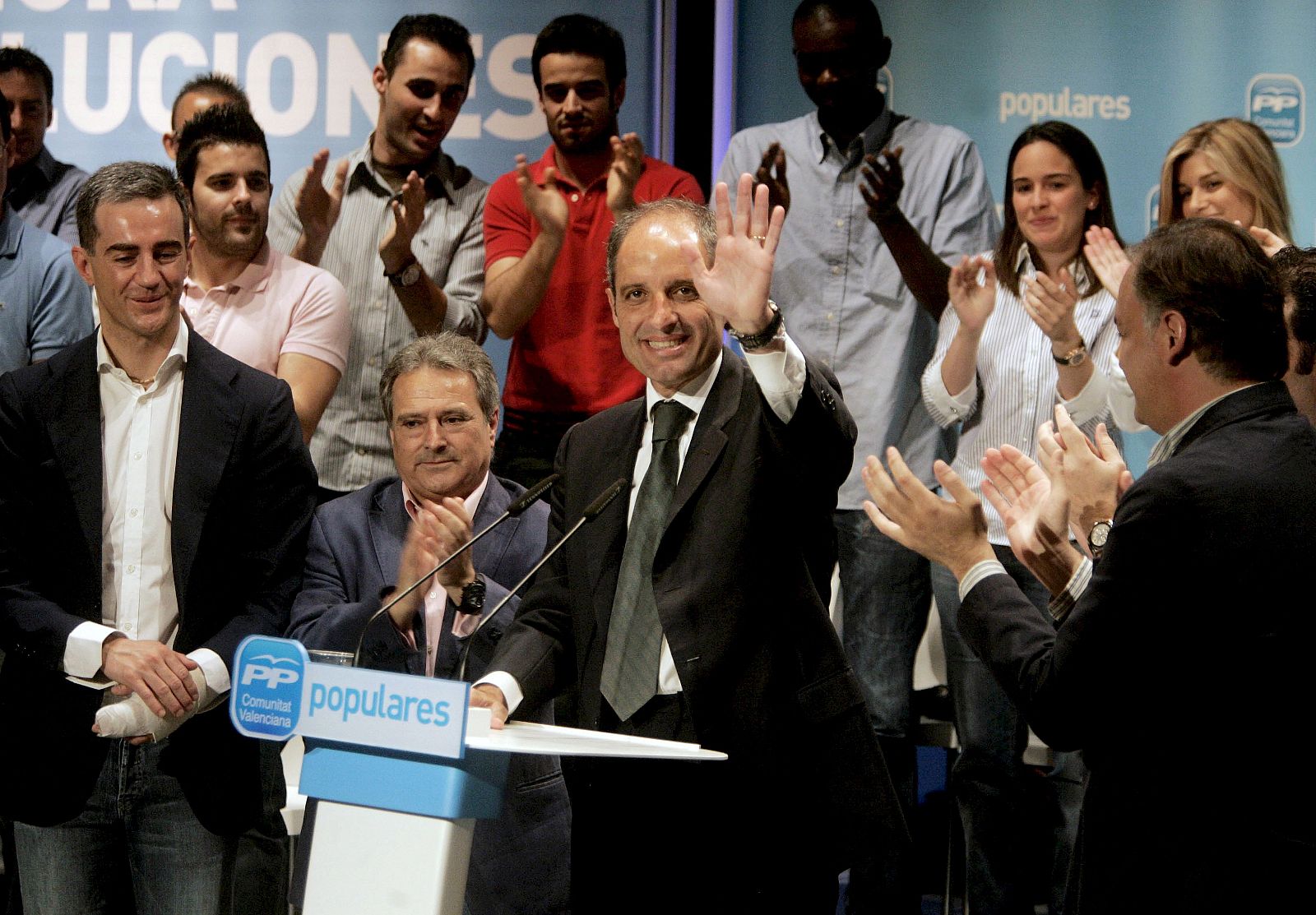 Camps pide !que se hable de política"