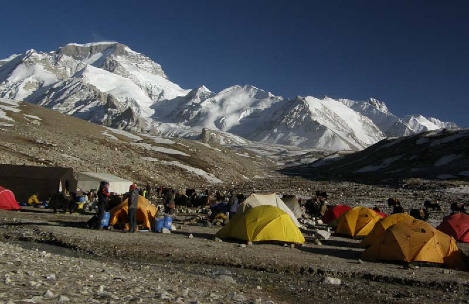 Ascensión al Cho-Oyu, campo intermedio