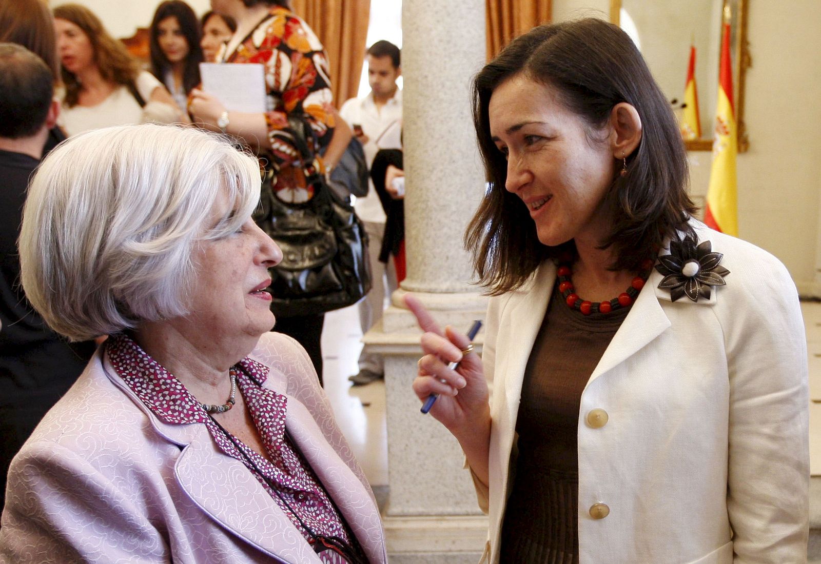 La ministra de Cultura con la presidenta del Consejo de Consumidores y Usuarios, Francisca Sauquillo