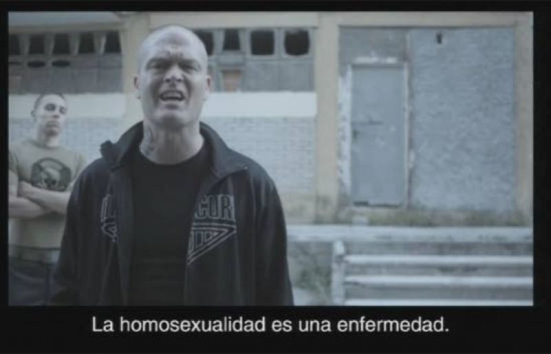 El PSOE identifica al votante de derechas con un nazi, un cura y un racista en un vídeo electoral