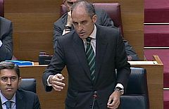 Camps asegura ante los parlamentarios valencianos que tiene "la conciencia muy tranquila"