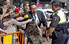 El sastre de Camps se ratifica en sus acusaciones ante el juez y afirma que los trajes los pagó Crespo